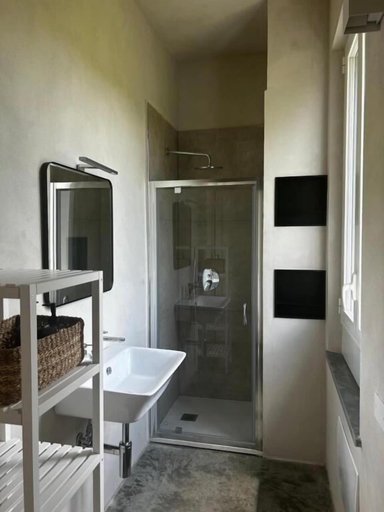 Bathroom 5, La Torre Granaia, Alessandria