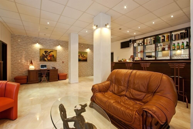 Others 5, Hotel Cheap, Stolichna