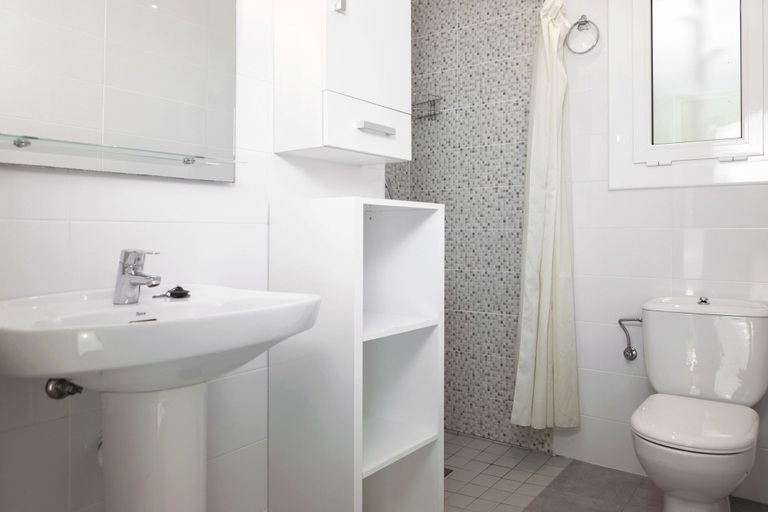 Bathroom 3, Rv Hotels Apartamentos Benelux, Girona