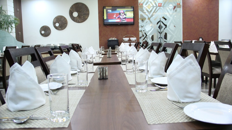Food & Drinks 4, Clarks Inn Mathura, Mathura