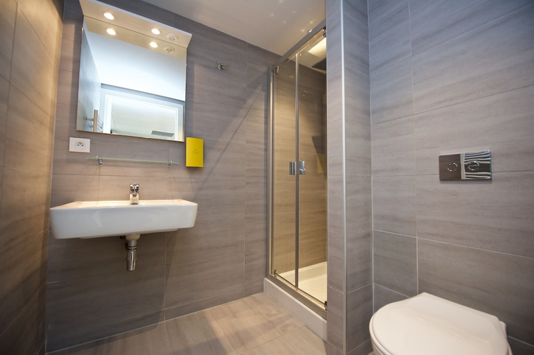 Bathroom 4, Staycity Aparthotel Lyon Garibaldi, Rhône