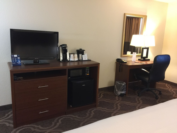 Bedroom 2, Ashmore Inn and Suites, Lubbock