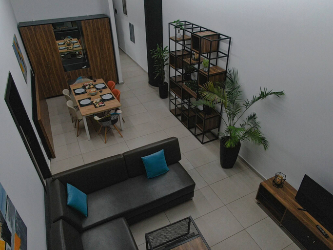 Dining 2, Luxury 1br-2br Apt-panoramic View Terrace 24-7 Pwr, El Metn