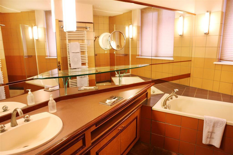 Bathroom 4, Hotel Cathedrale, Bas-Rhin
