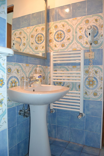 Bathroom, Hotel Tirreno Residence, Napoli
