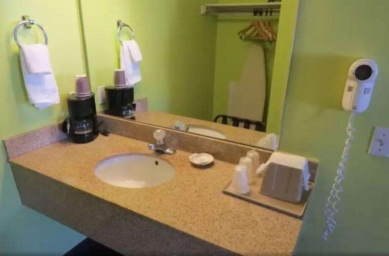 Bathroom 4, America's Best Inn & Suites St. George, Washington