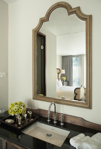 Bathroom 3, Le Papillon, Thimbirigasyaya