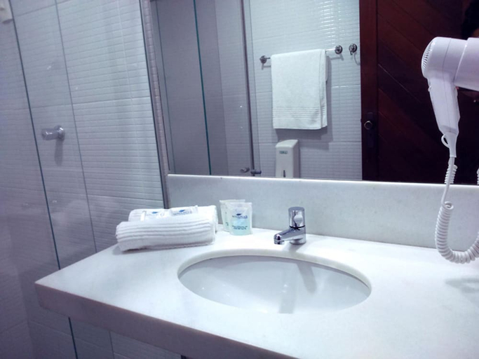 Bathroom 5, Monza Palace Hotel, Natal