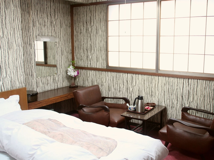 Bedroom 2, Riverside Hotel Shoei, Kōchi
