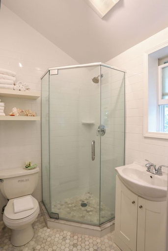 Bathroom 3, Hamlet Inn, Suffolk