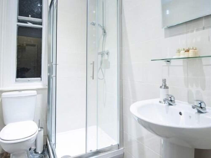 Bathroom, The Parkwood Hotel, Stockton-on-Tees