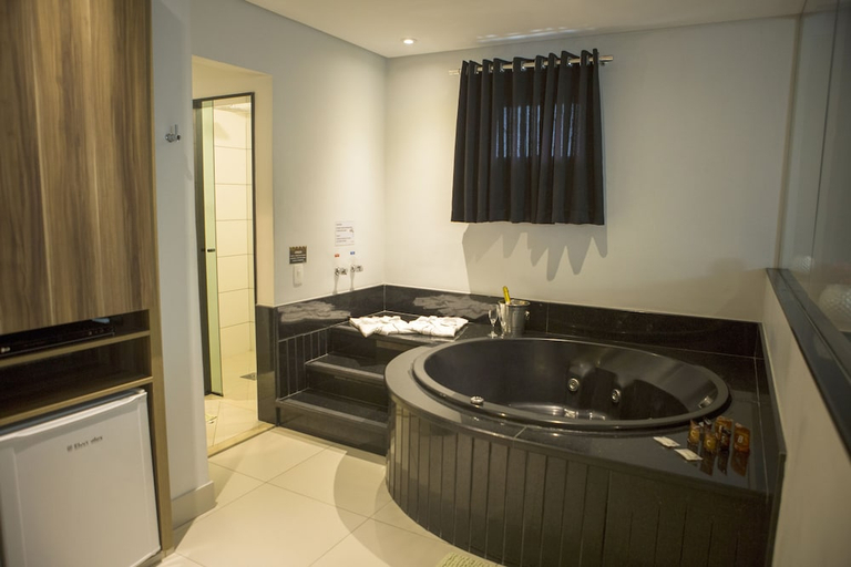 Bathroom 4, Palais Hotel, São Vicente