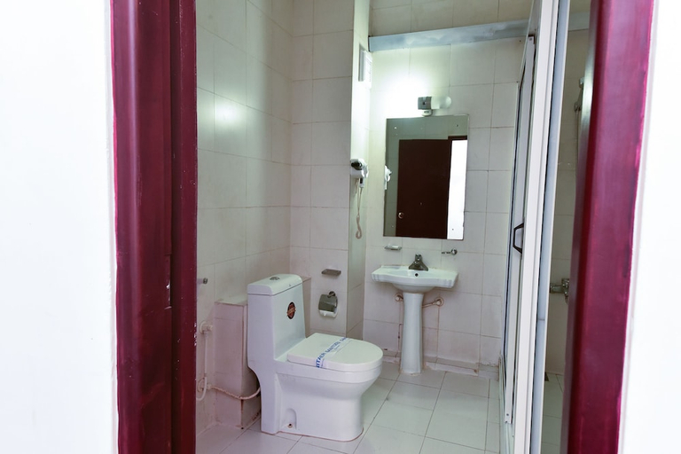 Bathroom, Juliana Hotel Colombo, Thimbirigasyaya
