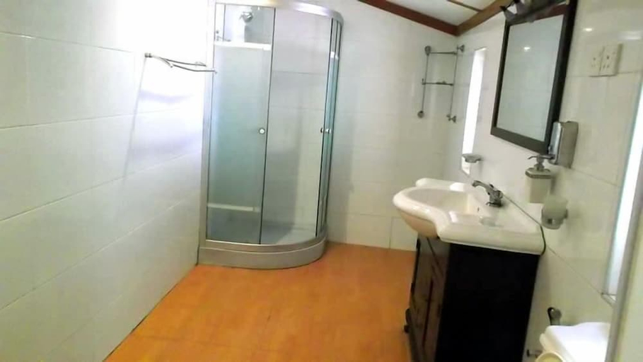 Bathroom 3, Hotel Margaret Villa, Udunuwara