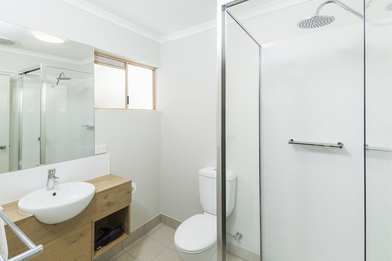 Bathroom 3, BALACLAVA HOTEL, Cairns