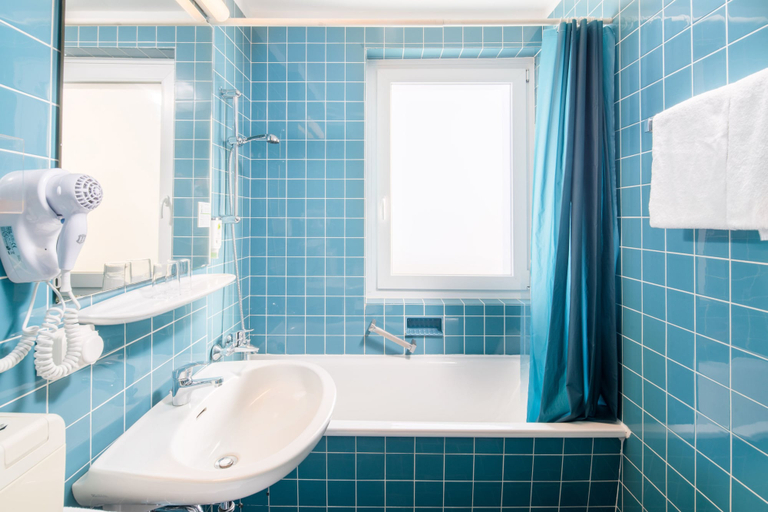 Bathroom 5, Garden Hotel Krefeld, Krefeld
