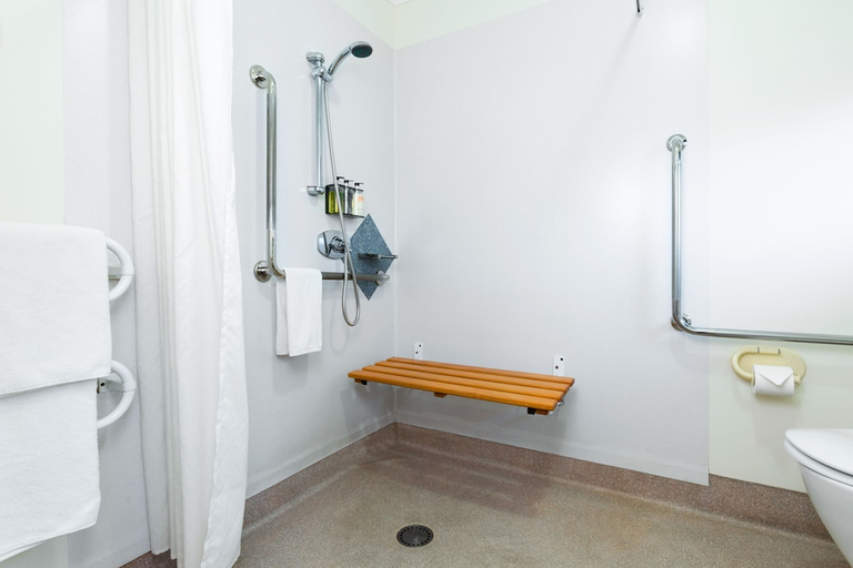 Bathroom 3, Elliotts Kapiti Coast Motor Lodge, Kapiti Coast