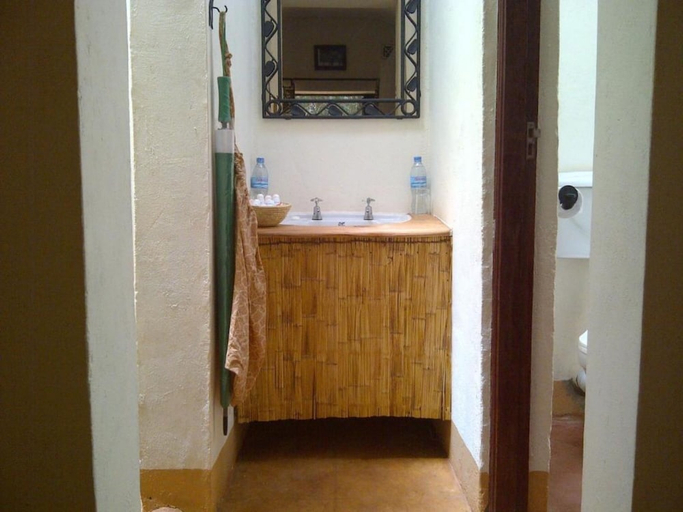 Bathroom, Octagon Lodge, Karatu
