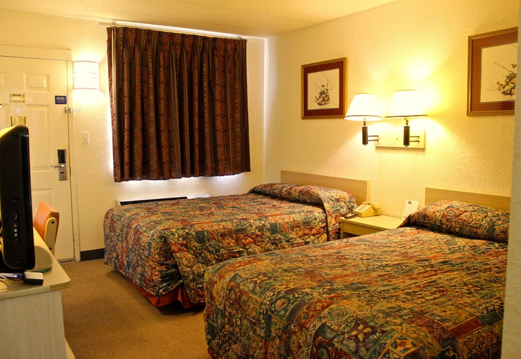 Bedroom 2, Americas Best Inns Moline, Rock Island