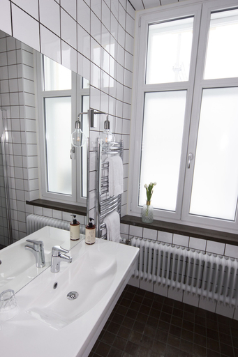 Bathroom 3, Livin Station Sure Hotel Collection By Best Western, Örebro