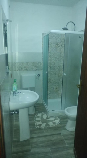 Bathroom 5, B&B Il Cedro, Perugia