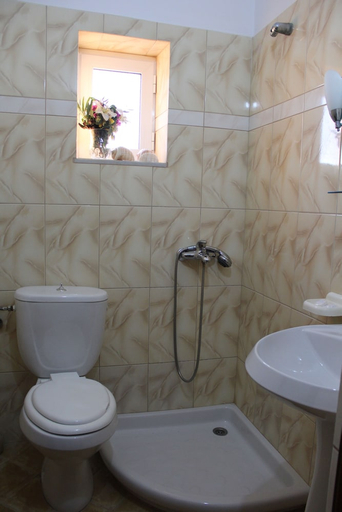 Bathroom, Hotel Boston, Sarandës