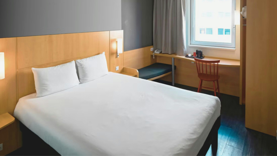 Bedroom 2, HOTEL SKOPJE CITY CENTRE by IHG, Skopje