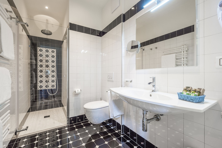 Bathroom 4, Villa Italia, Trento