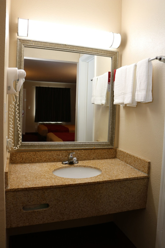 Bathroom 5, STUDIOS & SUITES 4 LESS CHESAPEAKE, Chesapeake