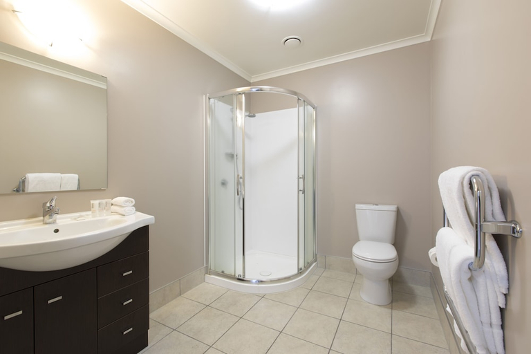 Bathroom 5, Quest On Ward, Hamilton