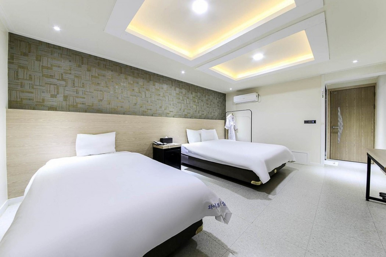 Bedroom 2, White Hotel, Suwon