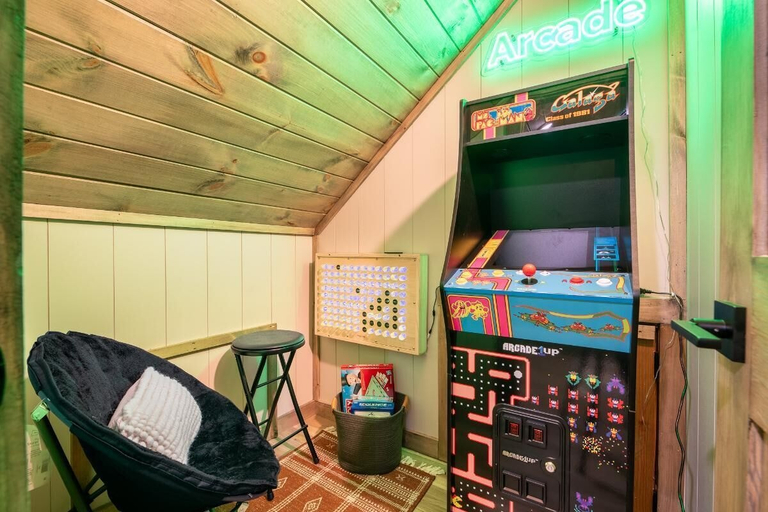 Game room, Suite Retreat, Sevier