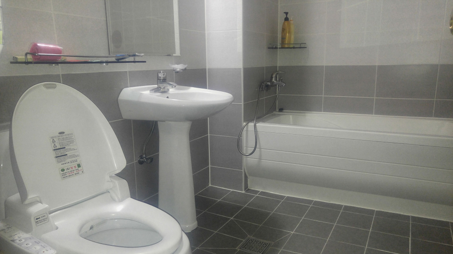 Bathroom 4, Arirang Hotel, Jeonju