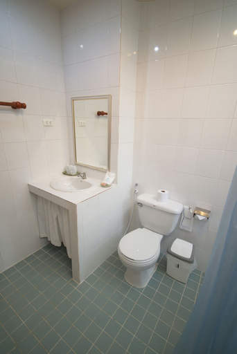 Bathroom 4, Touch Star Resort, Chom Thong