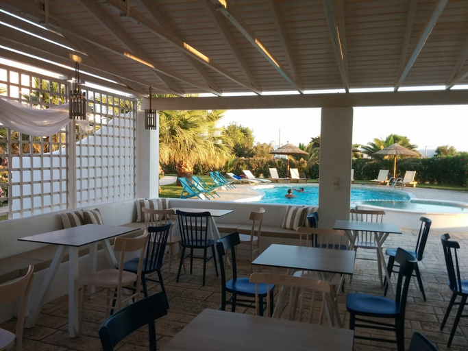 Food & Drinks 4, Dolphin Kastraki Studios, South Aegean