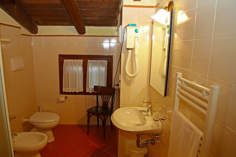 Bathroom 3, Villaggio Della Salute Piu, Bologna