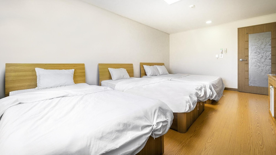 Bedroom 2, Jeju Samda Hotel, Jeju