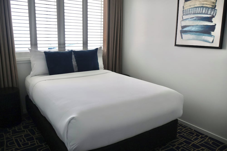 Bedroom 3, KINGSFORD SMITH MOTEL, Hamilton