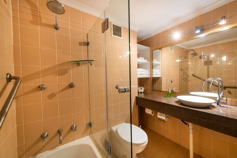 Bathroom 5, Golden Age Motor Inn, Queanbeyan