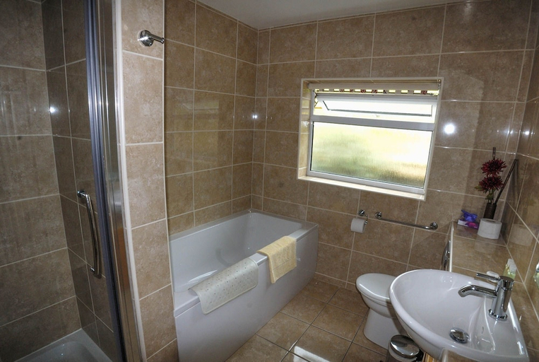 Bathroom 3, Greyfield Farm Cottages, Bath and North East Somerset