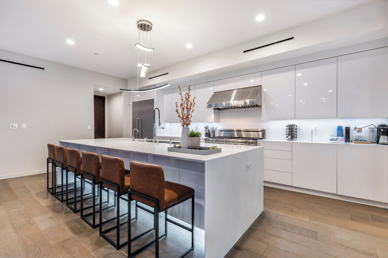 Others 5, Coldwater Canyon, Los Angeles