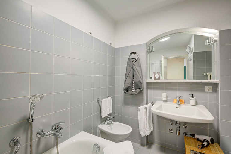 Bathroom 4, 76 The Lake House, Lugano