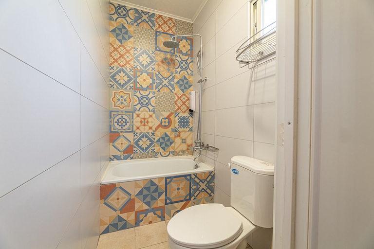 Bathroom 2, Happiness YES, Yilan