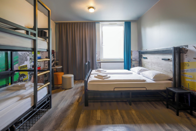 Bedroom 2, a&o Stuttgart City - Hostel, Stuttgart