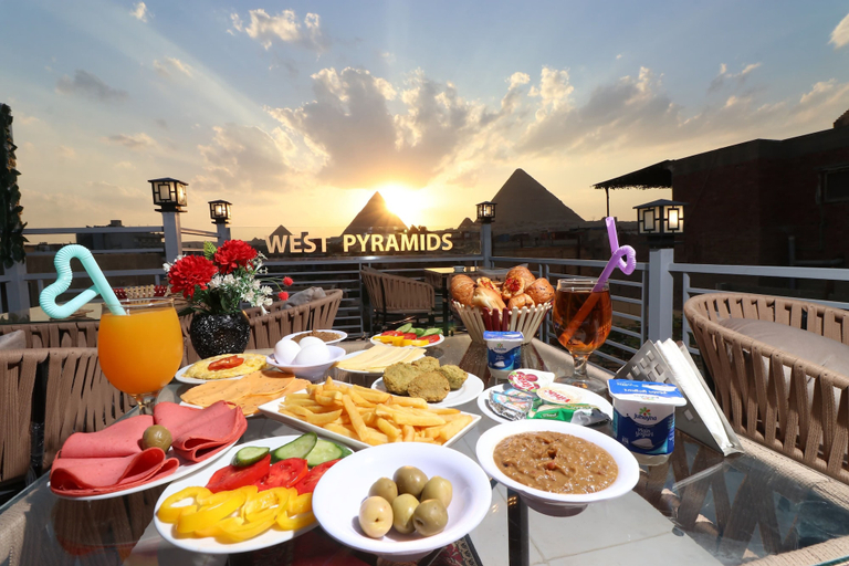 Outdoor dining, Pyramids West Hotel, Kirdasah
