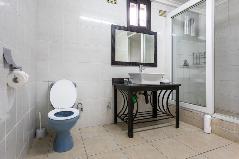 Bathroom 3, Fallsway Apartments Louden Court, Lusaka