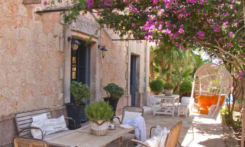 Others 5, Villa Station Las Salinas, Baleares