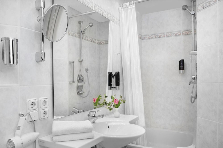 Bathroom 3, Centro Hotel Kaiserhof Deluxe, Lübeck