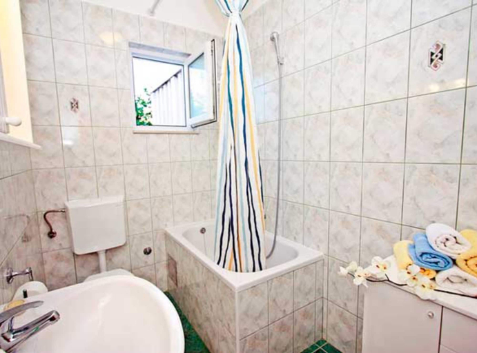 Bathroom 4, Apartments Darija Supetar, Supetar