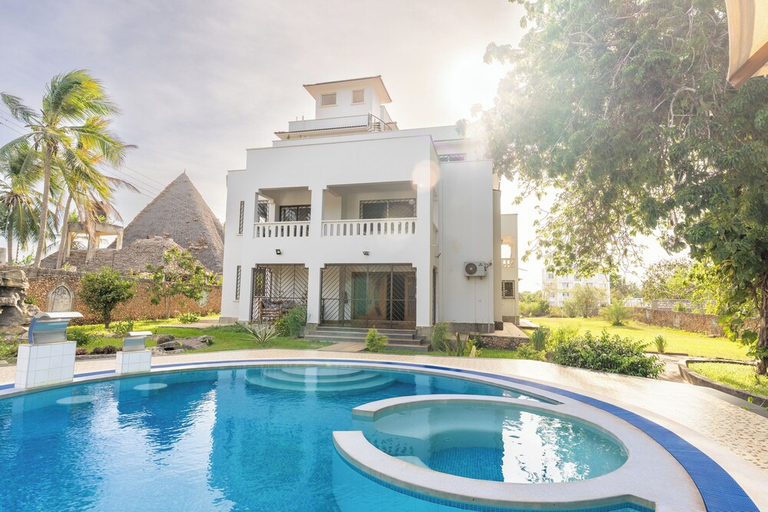 Sport & Beauty 5, Queens Chateau Boutique Villa, Msambweni